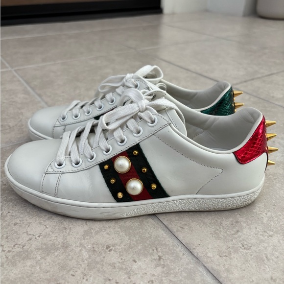 Gucci Wmns Ace Studded 'White' Sneakers